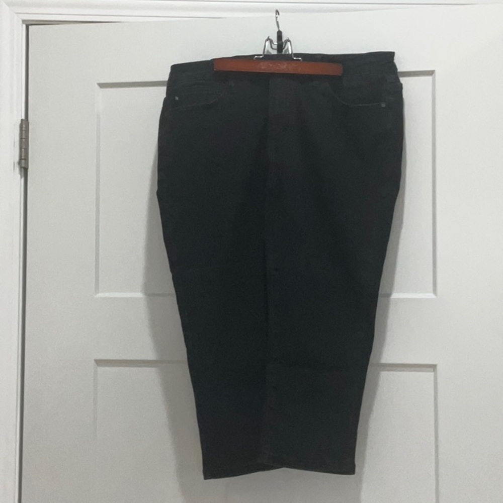 Black Judy Blue Capris Eguc